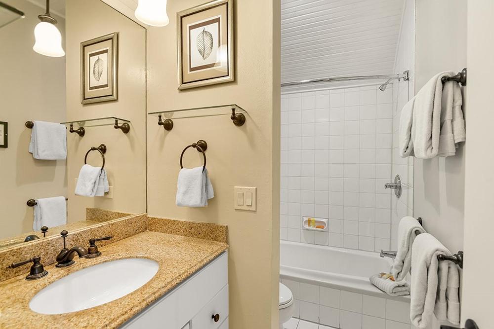 Independence Square 213, Spacious Hotel Room With 2 Queen Beds, Wet Bar, And Sitting Area Aspen Exterior foto